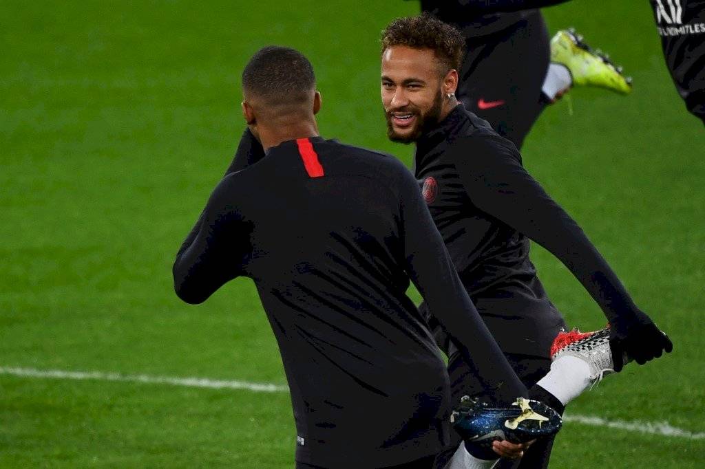 Vete al Barça le gritan a Neymar