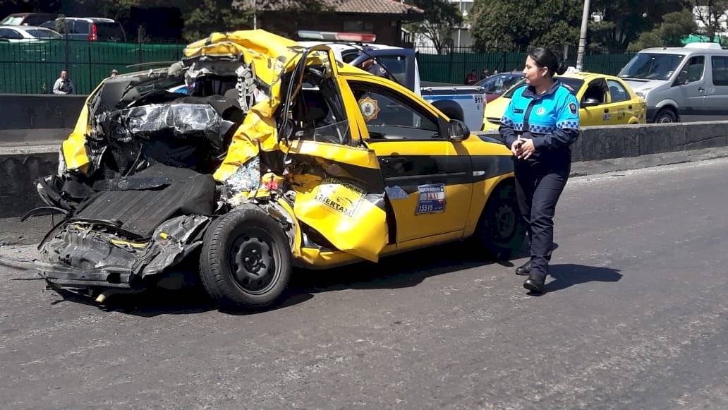 Accidente de tránsito en el puente de Guajaló - Cortesía