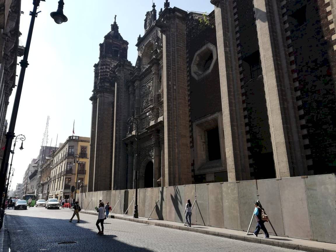 Blindan monumentos y negocios previo a marcha #25N