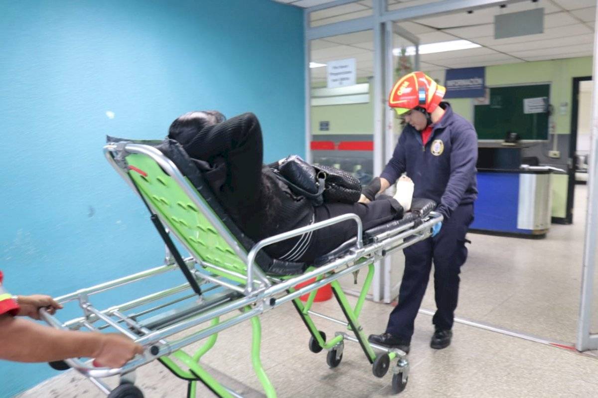 mujer herida por ataque armado contra bus en zona 5
