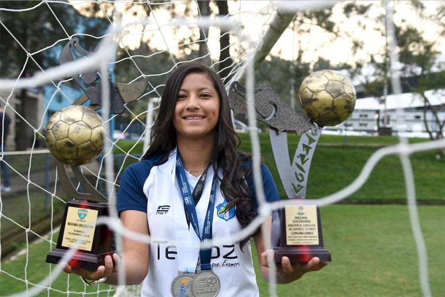 Futbolista guatemalteca Andrea Álvarez