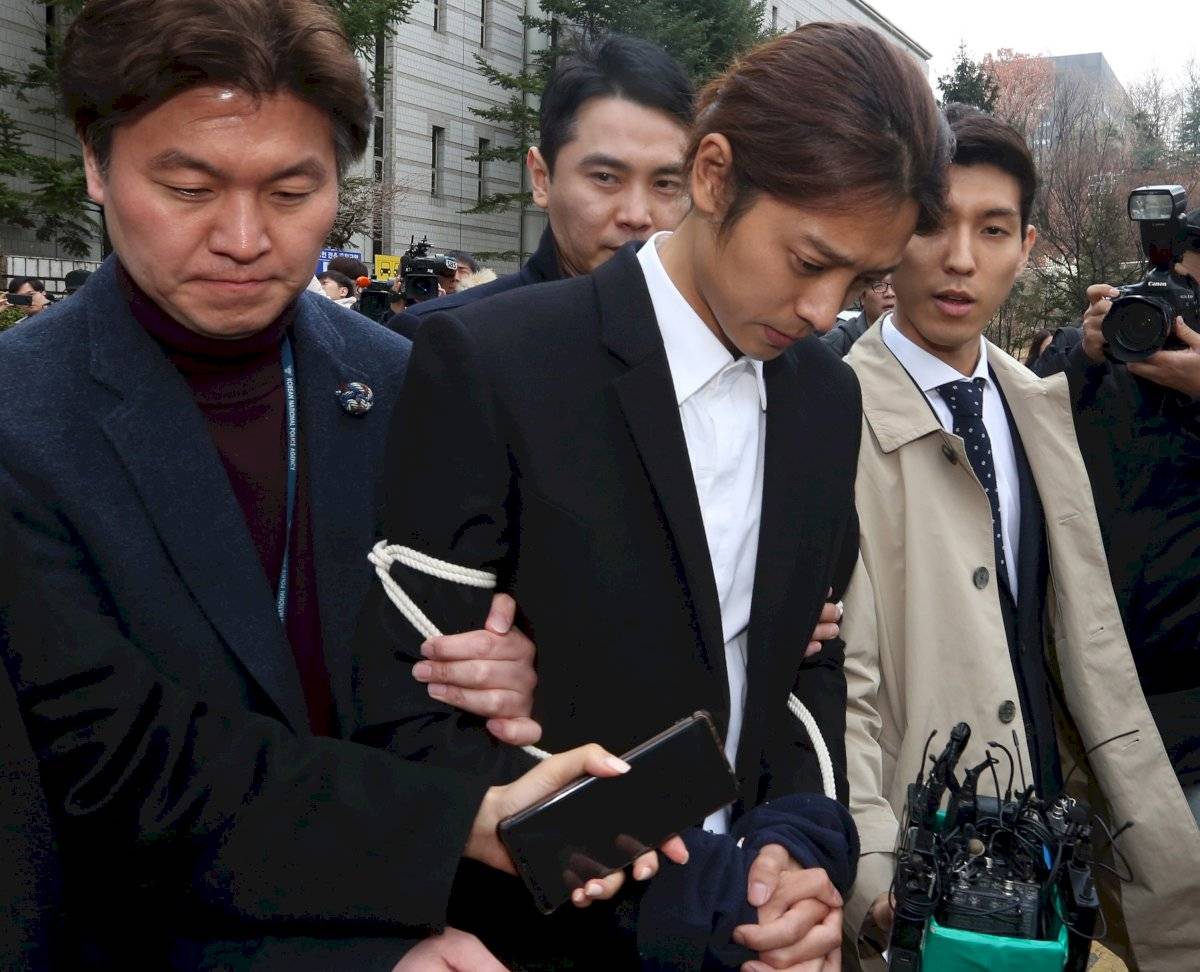 Dos estrellas del K-pop fueron condenados a prisión por violaciones en grupo