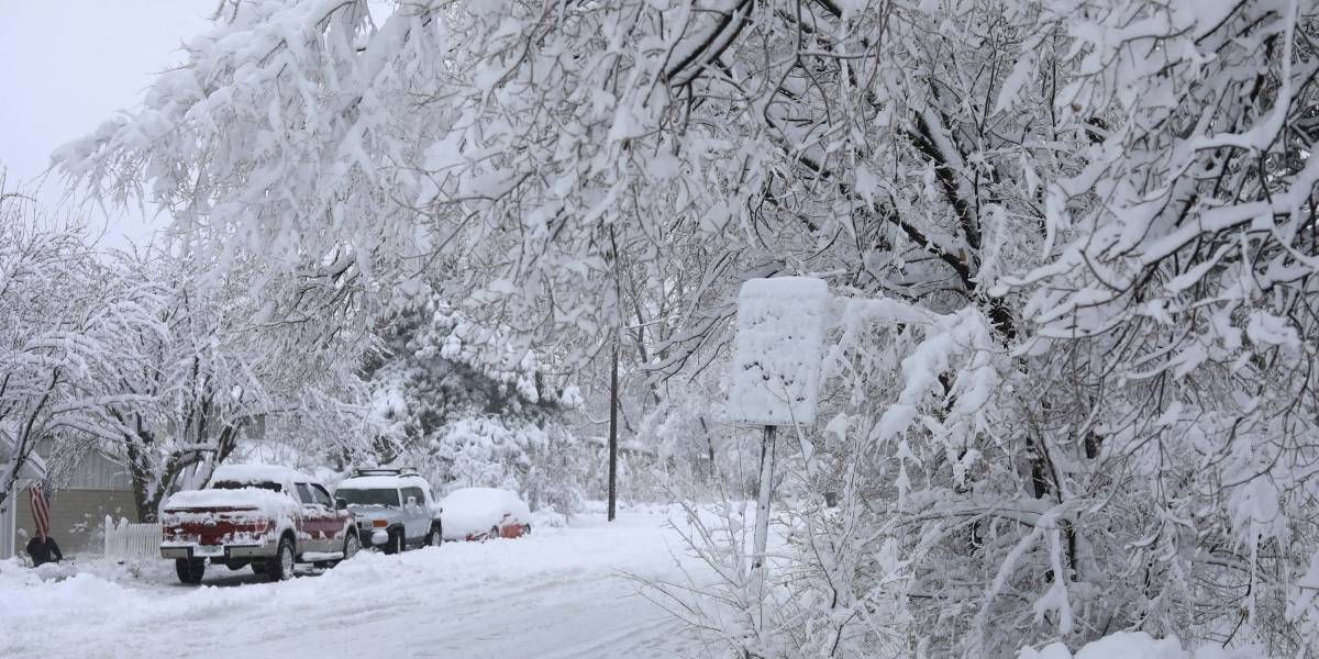 Fuerte tormenta invernal impacta Estados Unidos en el fin de semana más transitado