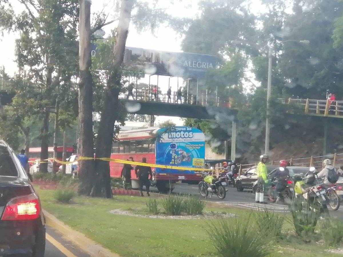 Piloto y pasajero de bus heridos por ataque armado en bulevar Liberación