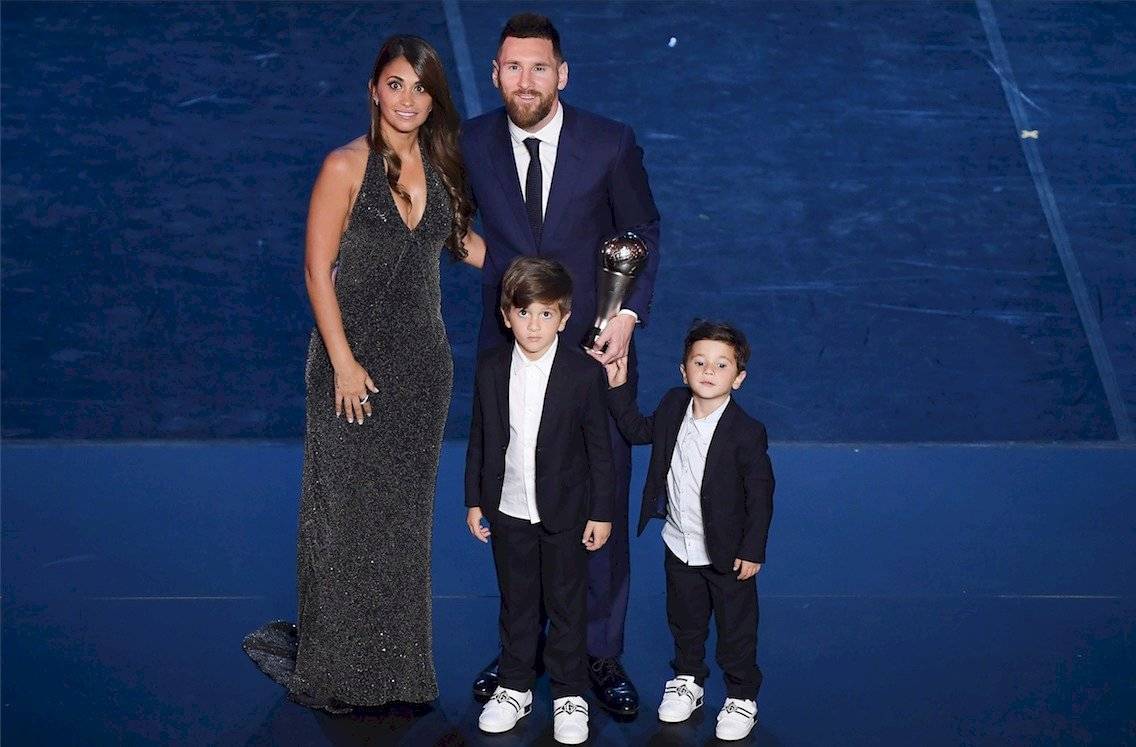 Antonela Roccuzzo look Balón de Oro 2019