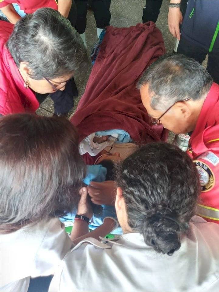 Mujer da a luz en la Municipalidad de Guatemala