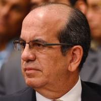 Penepés exigen renuncia de Acevedo Vilá a ciudadanía americana