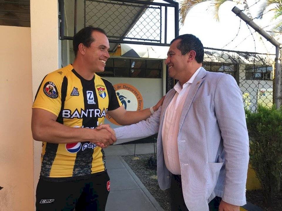 Dwight Pezzarossi es el nuevo técnico de Aurora