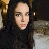 Martha Higareda le dispara al coronavirus con sexy baile