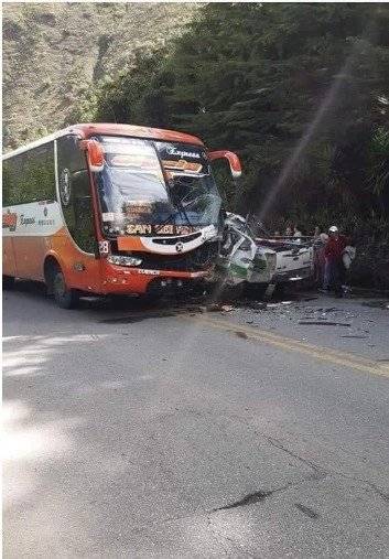 3 fallecidos, incluido un bebé, en fatal accidente en Chaquilcay