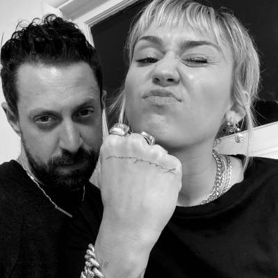 Los tatuajes minimalistas son los preferidos por la cantante Miley Cyrus