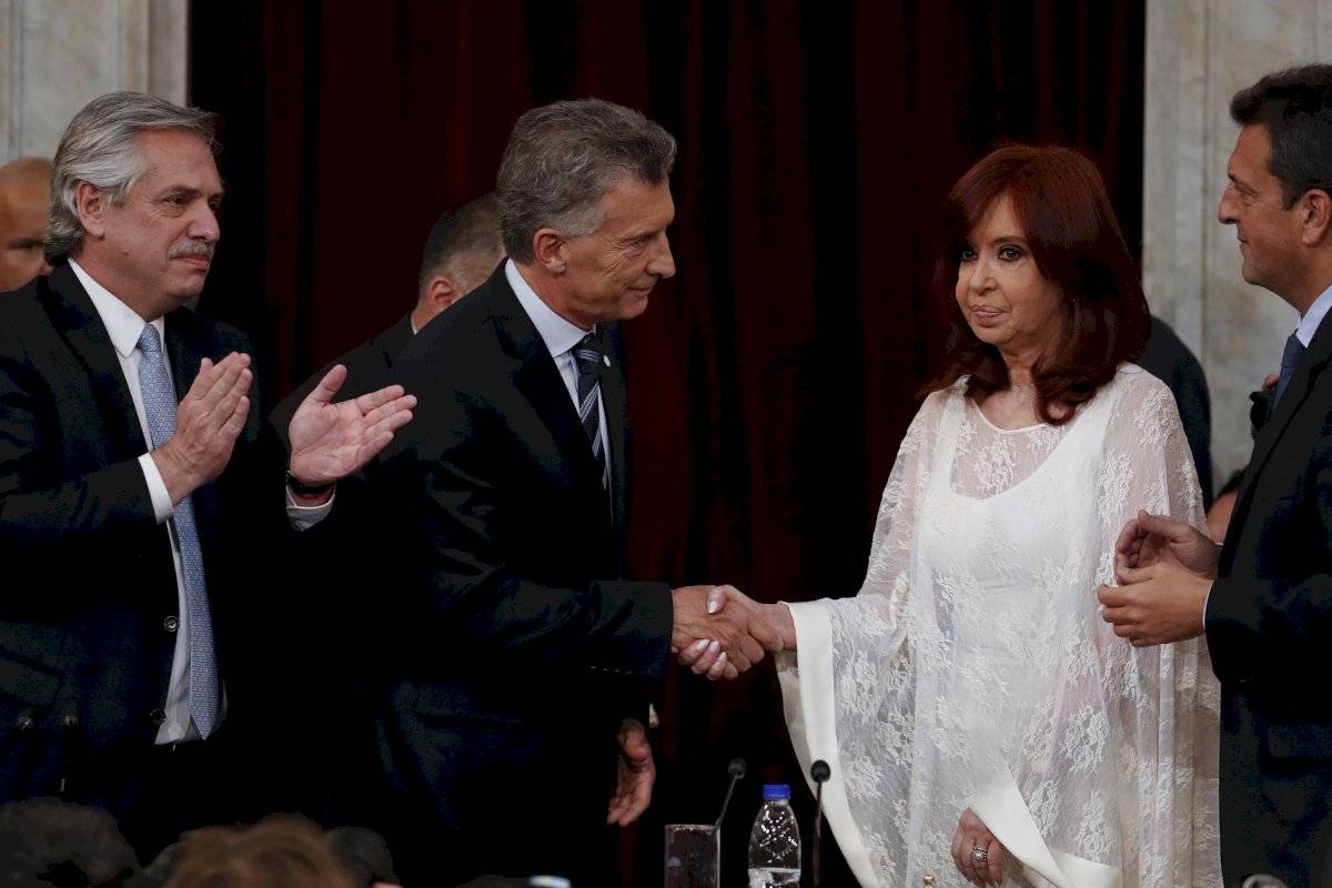 Frío saludo entre Mauricio Macri y Cristina Fernández