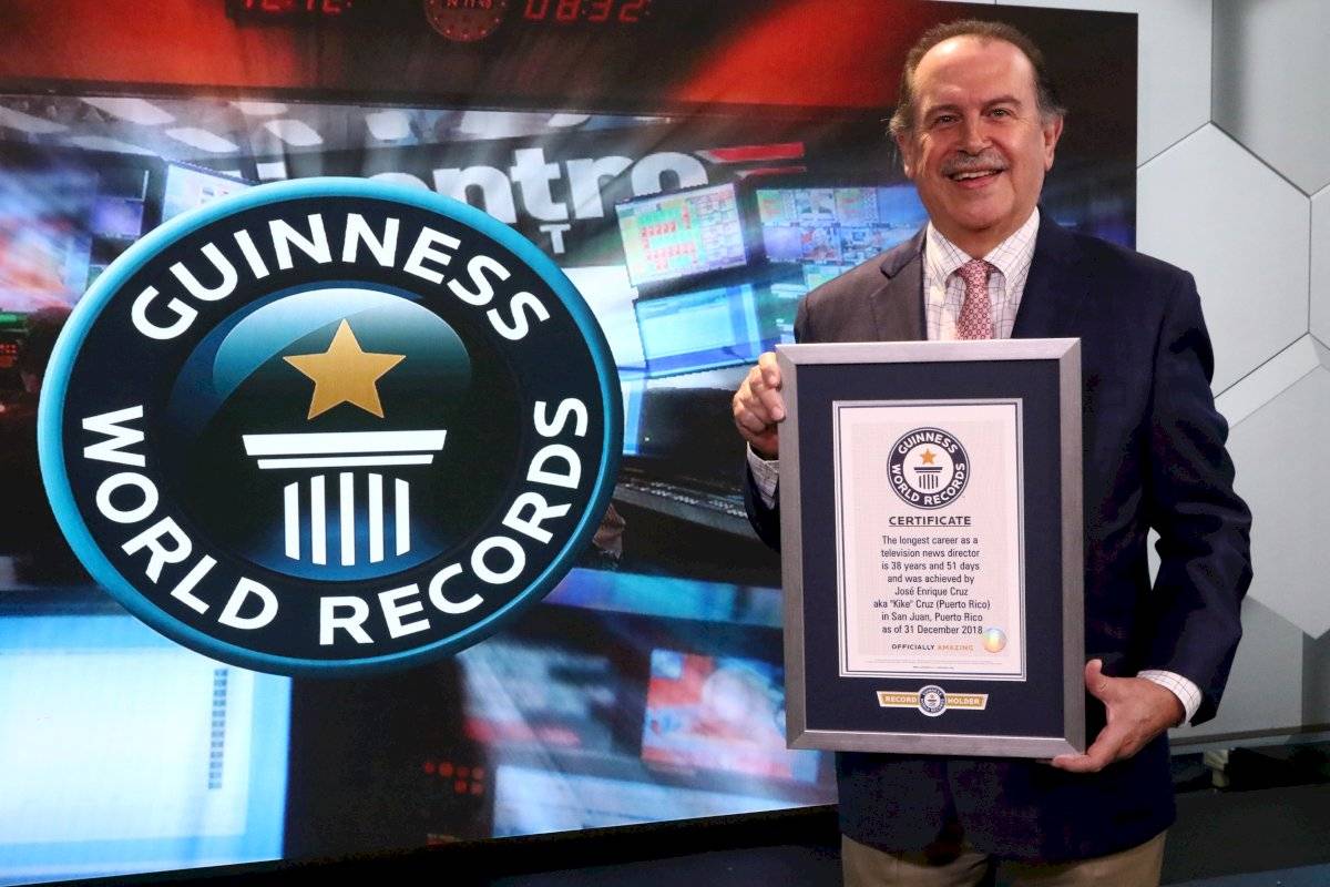 José Enrique ¨Kike¨ Cruz recibe su récord mundial Guinness