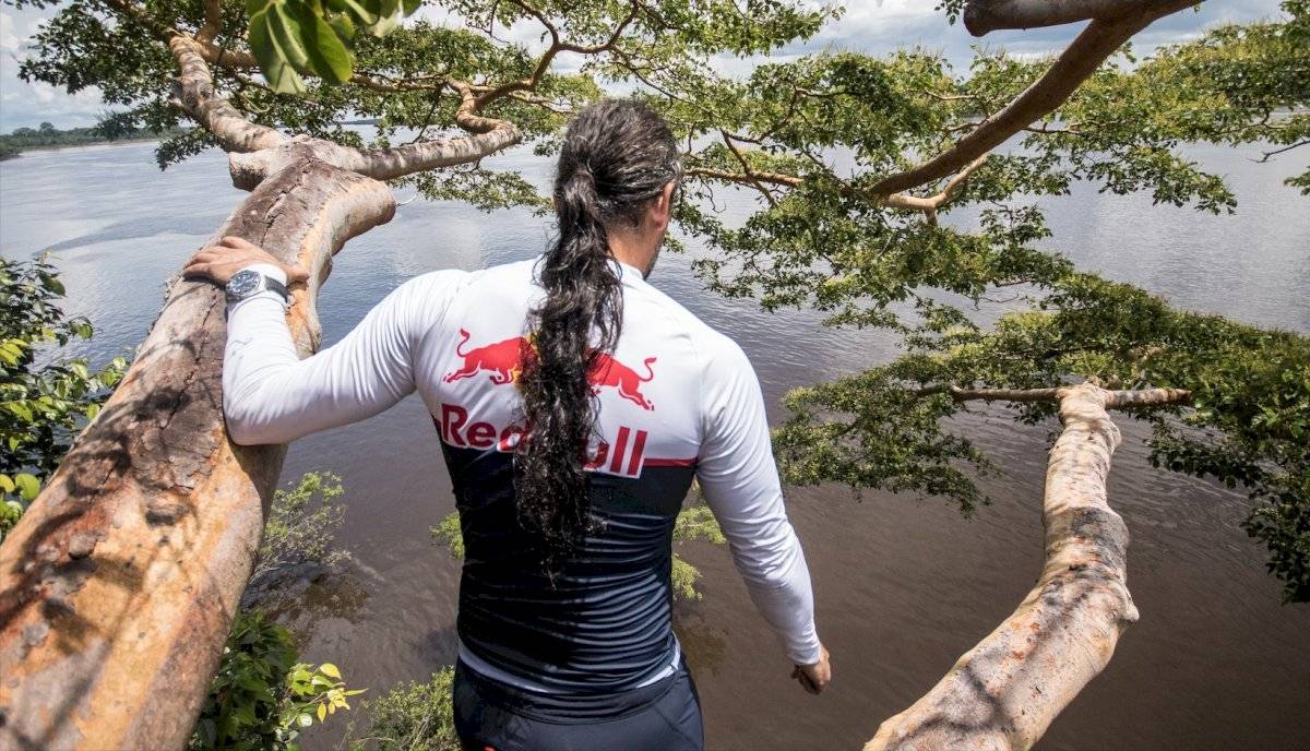 Orlando Duque explora con sus saltos las maravillas naturales