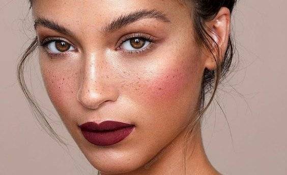 Maquillaje color vino