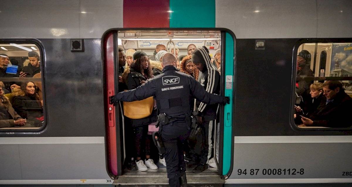 Huelga en Francia deja a miles sin trenes para Navidad