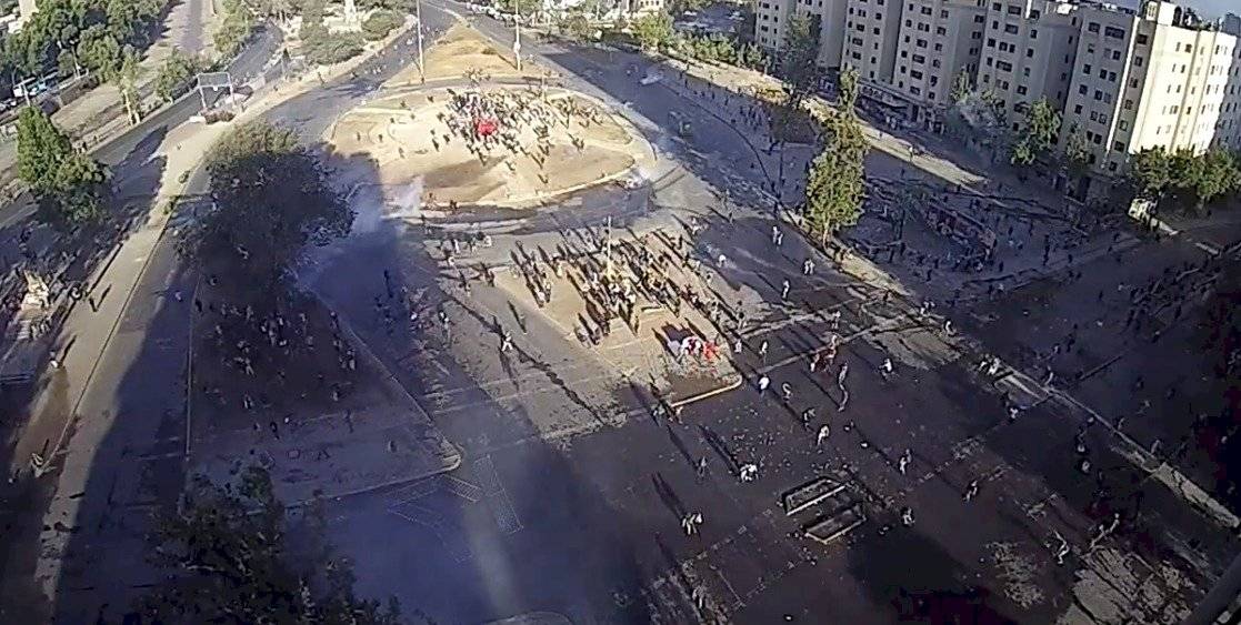 Manifestantes en Plaza Italia