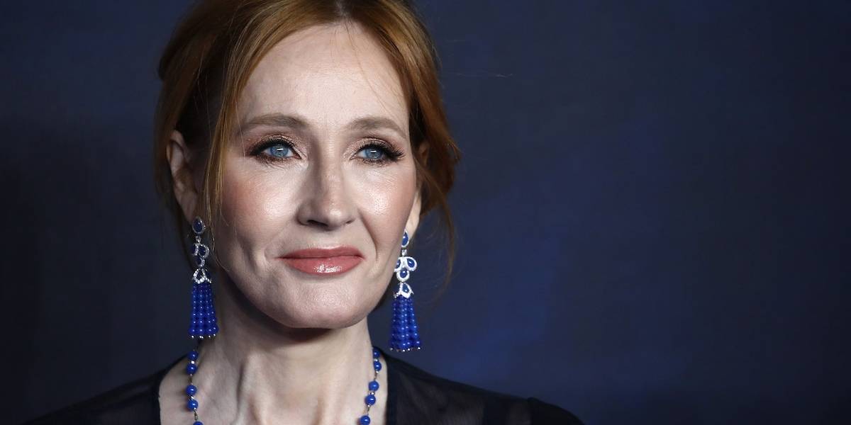 Acusan de transfóbica a J.K. Rowling tras polémico tuit contra la identidad de género