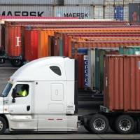 Camioneros advierten que paralizarán sus labores hasta que se honren sus tarifas