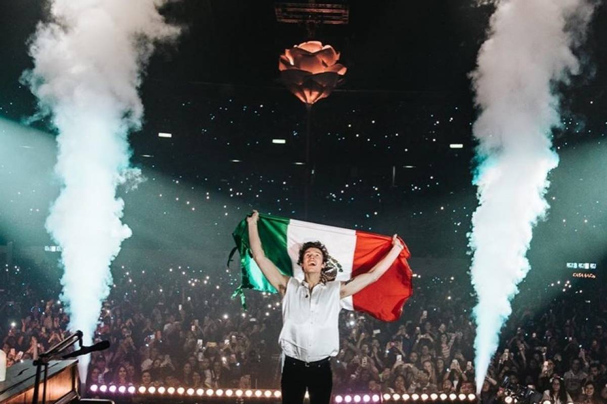Shawn Mendes el canadiense que logró enamorar a miles de fans