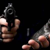 Le roban el carro y el arma a una hombre en gasolinera en Bayamón