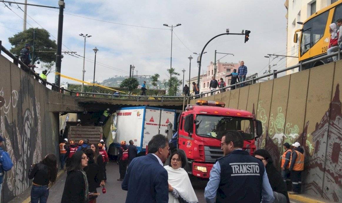 Camión se impactó contra puente de San Blas