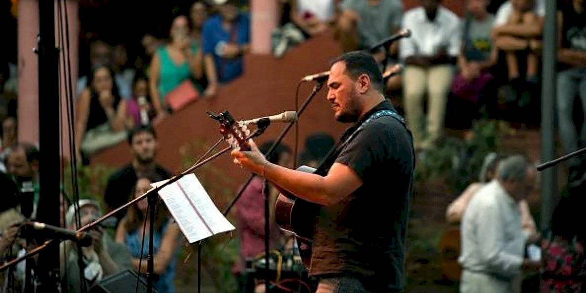 "Para que luego digan que los cantautores somos aburridos": la irónica respuesta de Ismael Serrano por informe Big Data del Gobierno sobre el estallido social