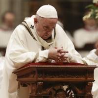 El papa Francisco pide a los países que compartan la vacuna del COVID-19