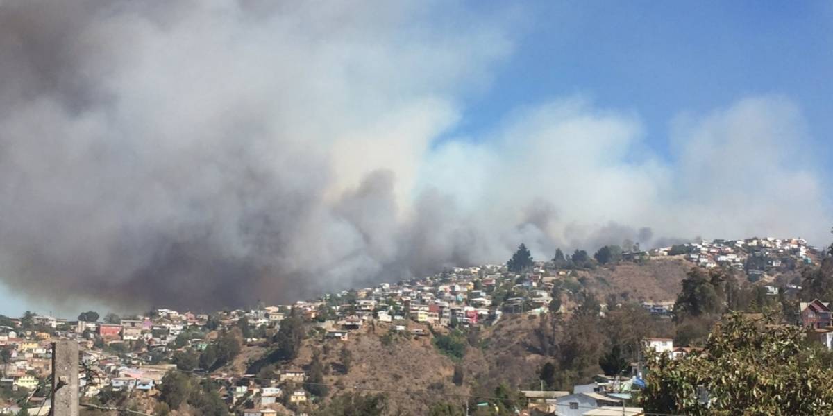 Alerta Roja en Valparaíso: incendios forestales, cortes de luz y evacuaciones