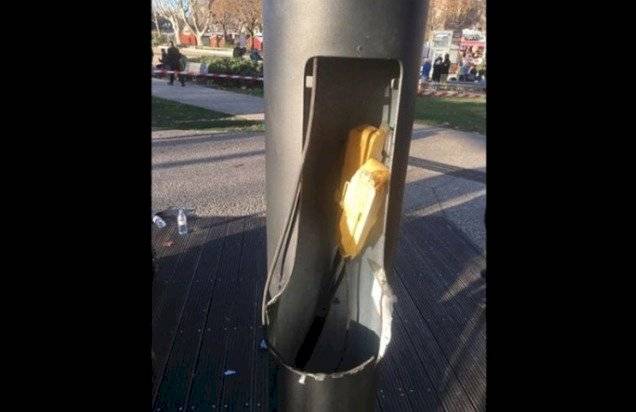 Joven quedó atrapado en un poste de luz por tratar de rescatar su celular