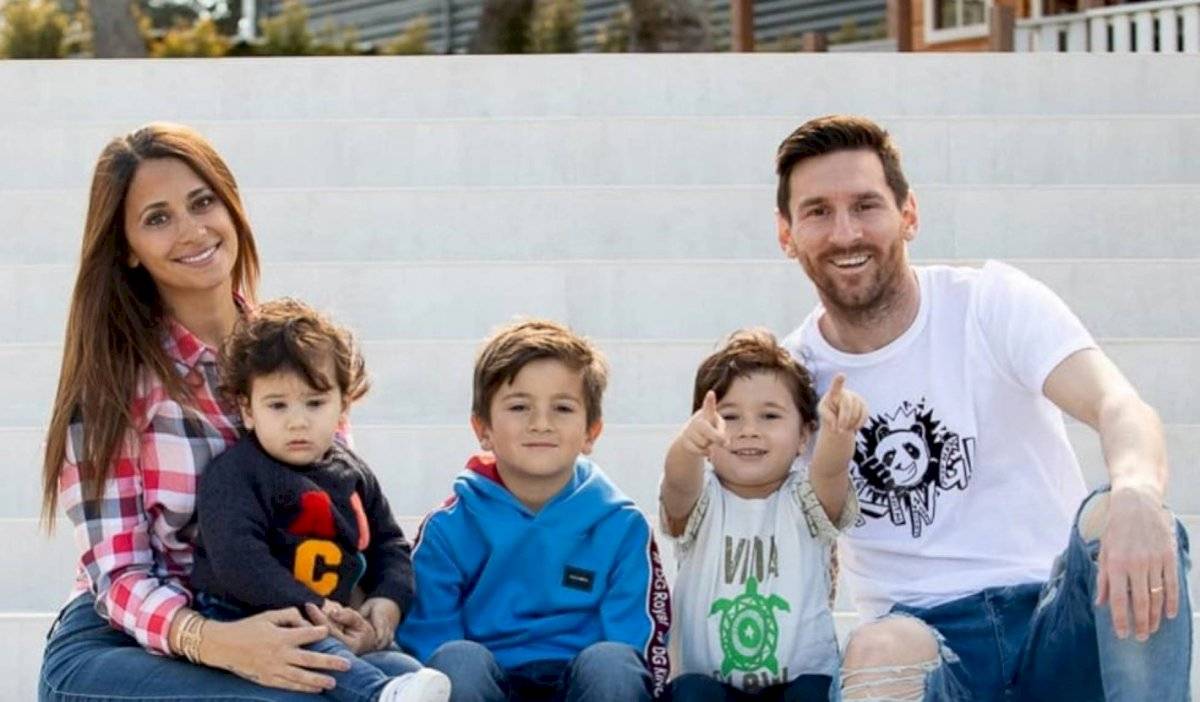 Lionel Messi y familia en foto navideña