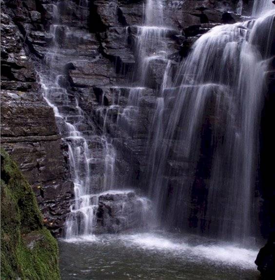 Cascada de Latas