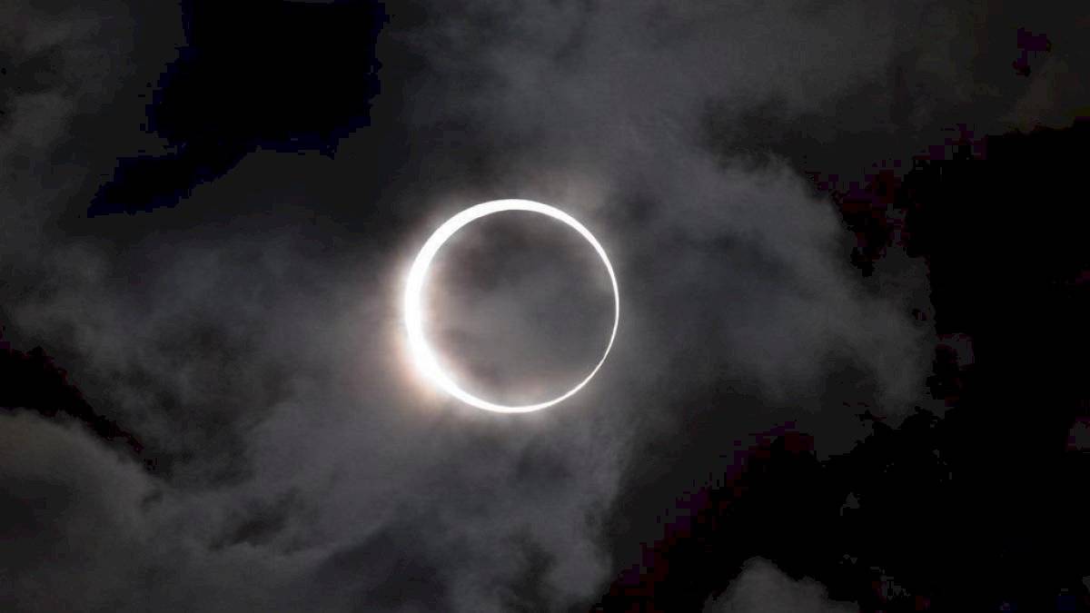 Último Eclipse Solar de la década deja increíble "anillo de fuego" en el cielo