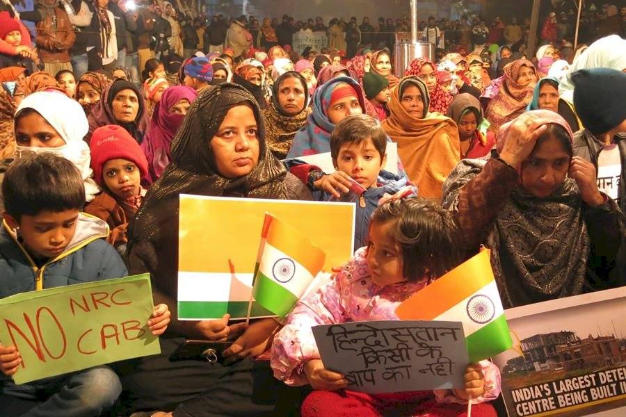 Mujeres protestan tres noches seguidas contra ley de ciudadanía en Nueva Delhi