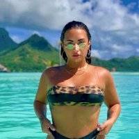 Demi Lovato celebra sus estrías mientras se recupera de un trastorno alimentario