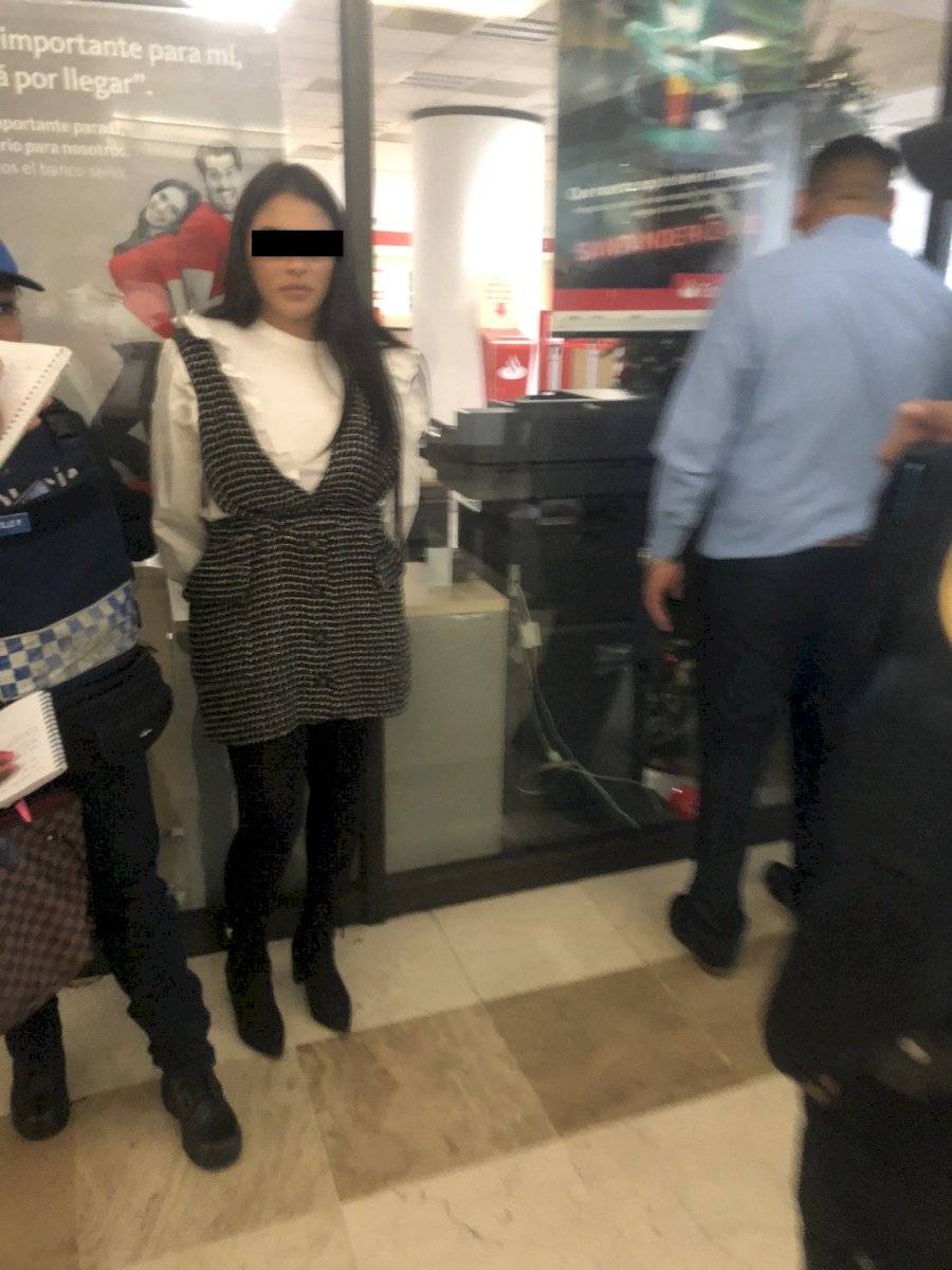 La mujer y complice son detenidos