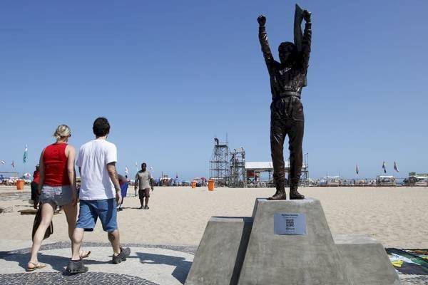 Estátua de Ayrton Senna em Copacabana, RJ