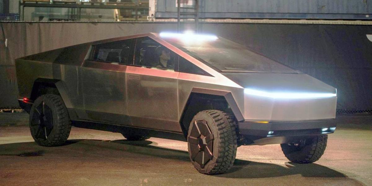 Elon Musk y su Cybertruck sufren plagio por parte de Youtubers rusos