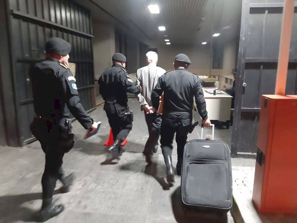 capturado en aeropuerto por trasladar arma de fuego