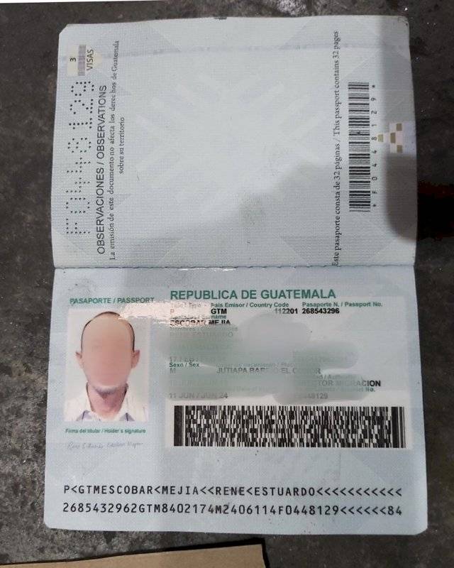 documentos falsos localizados en el aeropuerto
