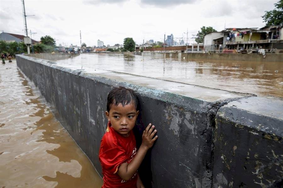 Indonesia eleva a 43 los muertos por las inundaciones en Yakarta