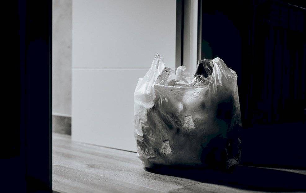 ¿Cómo tirar la basura sin usar bolsas de plástico?