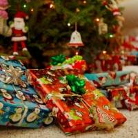 Madre alquila regalos de Navidad y los devuelve cuando sus hijas se aburren de ellos
