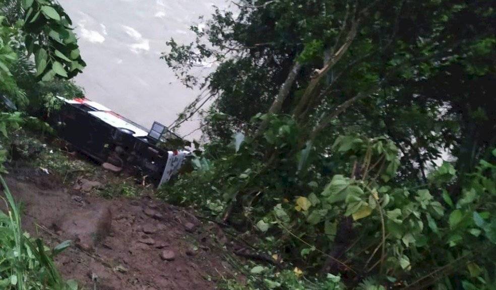 Bus interprovincial cayó a un abismo en la vía Alóag-Santo Domingo