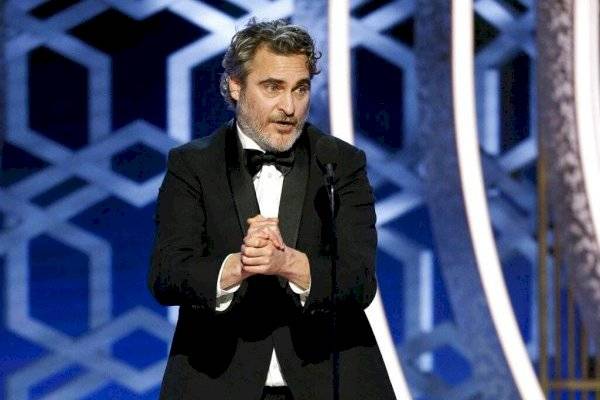 ¿Acaparadores en Hollywood?: Joaquin Phoenix, Charlize Theron y otros son vistos comprando víveres en grandes cantidades