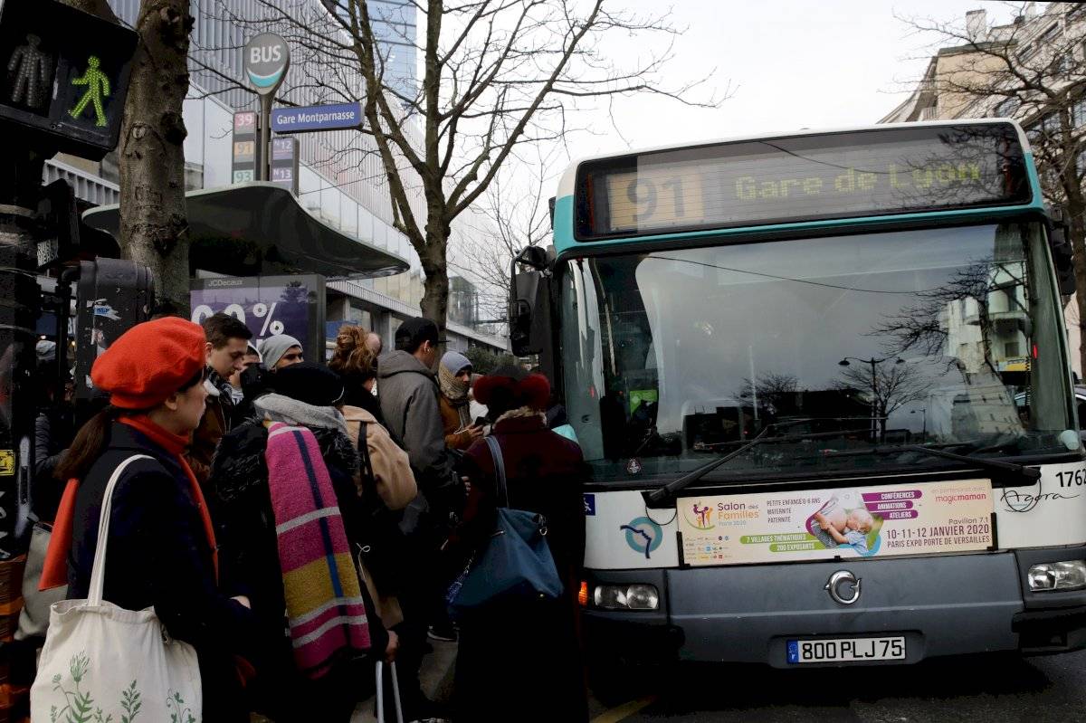Las huelgas han provocado caos en los traslados de los franceses y turistas