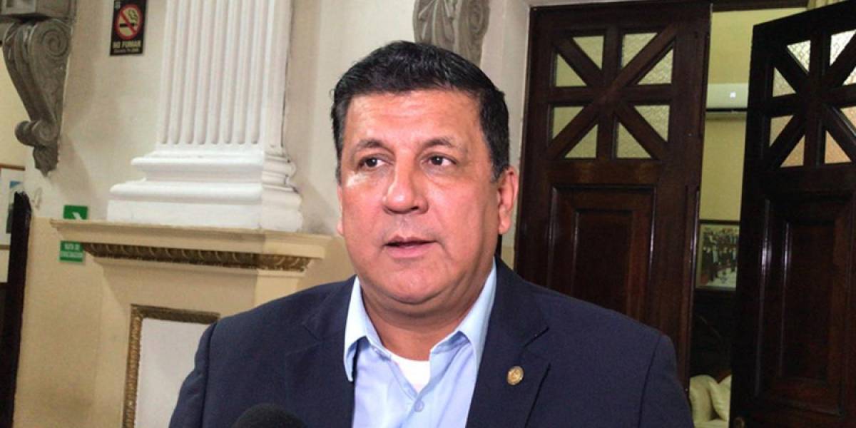 Estuardo Galdámez: "A mí me corresponde responderle a la justicia; aquí estoy"