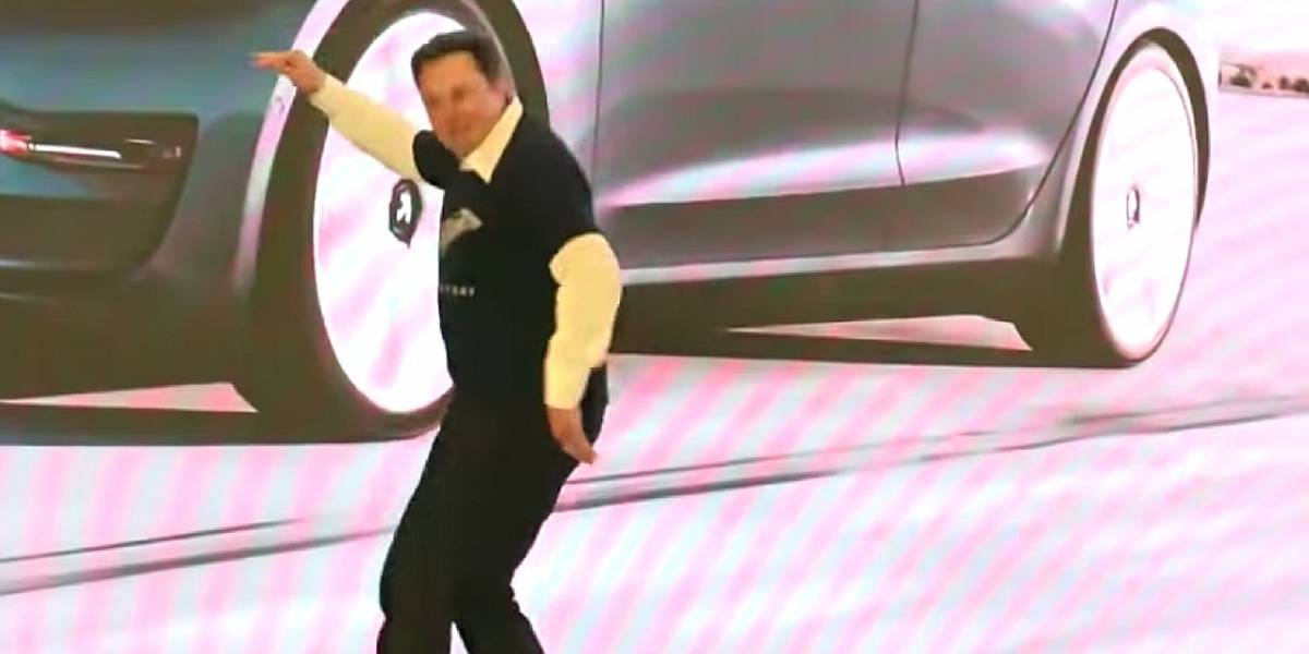 Elon Musk se pone a bailar durante un evento de Tesla en China