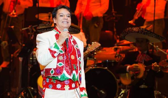 Aquí algunas fotos inéditas de Juan Gabriel cuando era joven Juan Gabriel