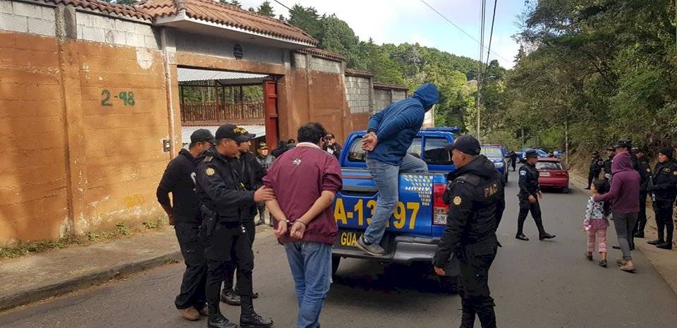 Sorprenden a presuntos tumbadores de droga cuando saqueaban vivienda de “el Fantasma”